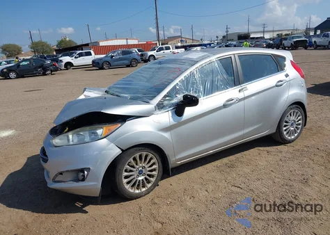 2014 Ford Fiesta Titanium z USA, uszkodzony, nr VIN 3FADP4FJ1EM113793
